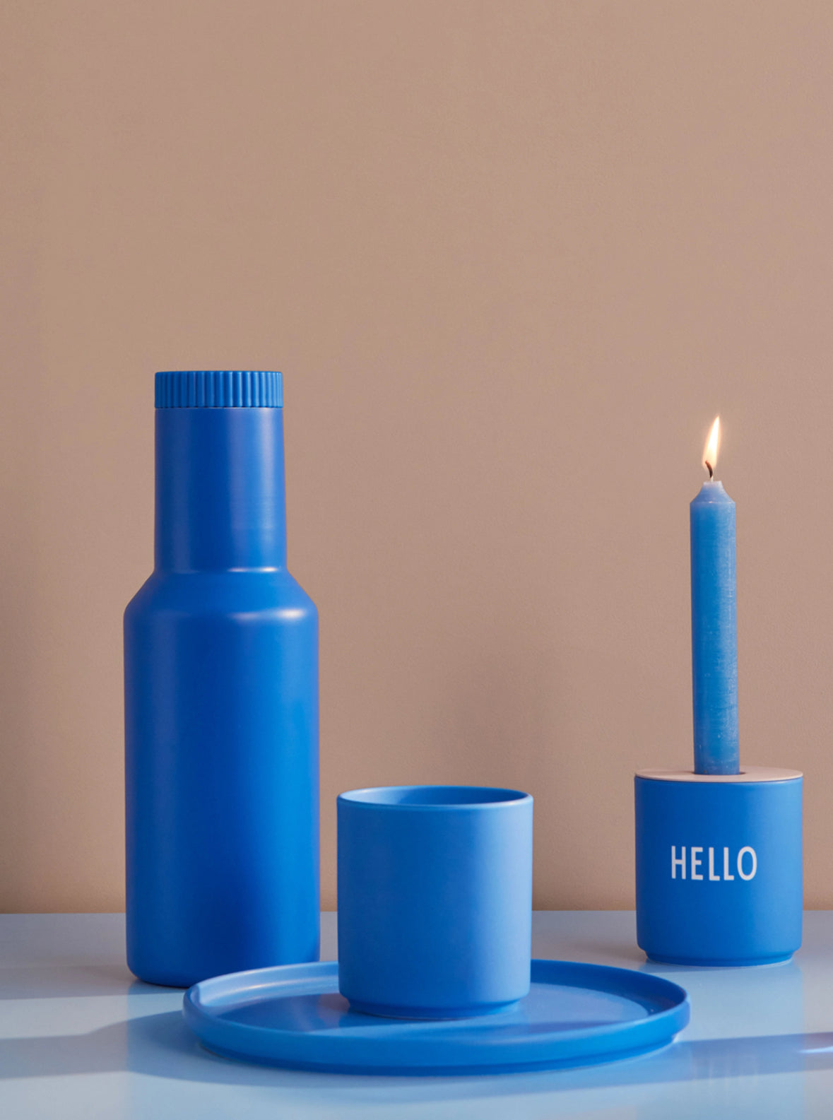 Becher Hello Royalblau Design Letters