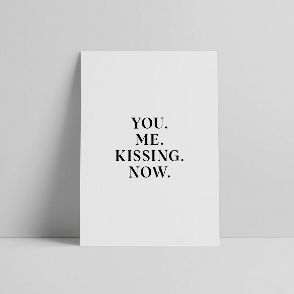 YOU ME KISSING NOW Postkarte Love is the new Black