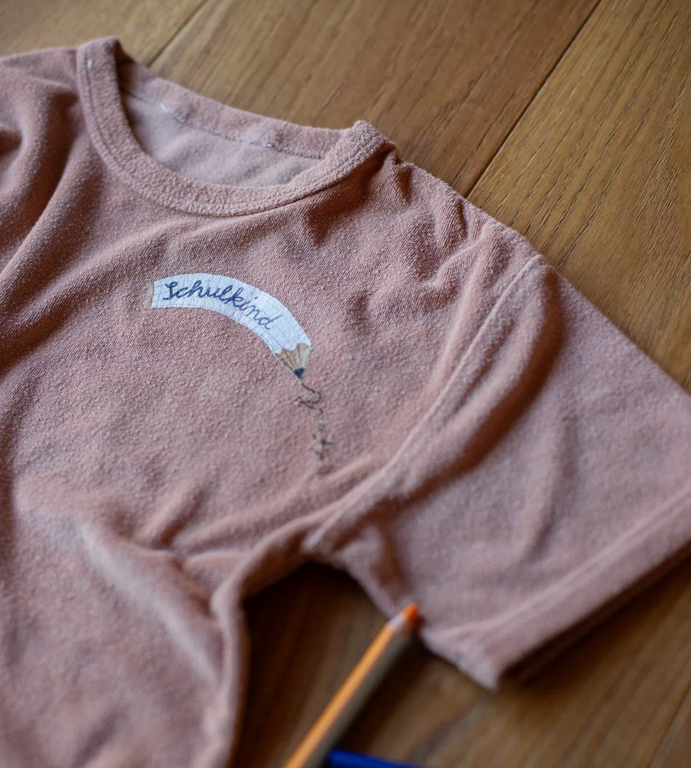 Bügelbild randlos "Schulkind Stift" Halfbird