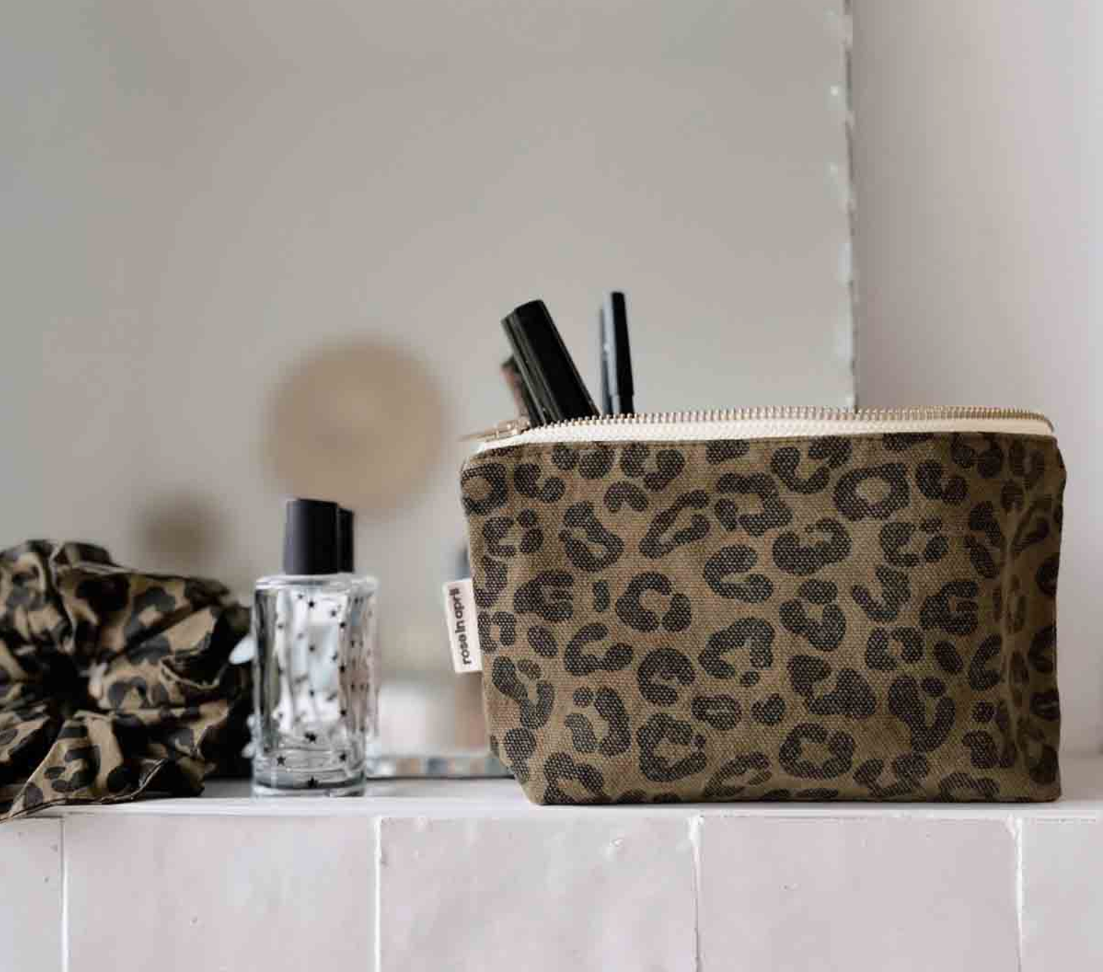 Beutel Khaki Rose in April