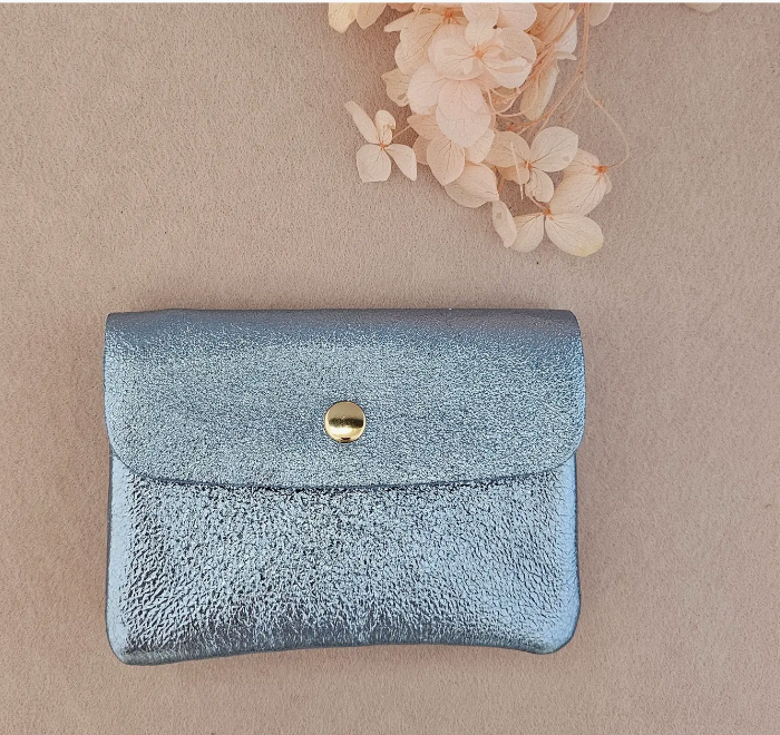 Geldbörse aus metallischem Leder Himmel