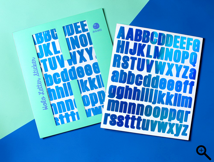 Buchstaben-Sticker mit Holo-Effekt, blau
