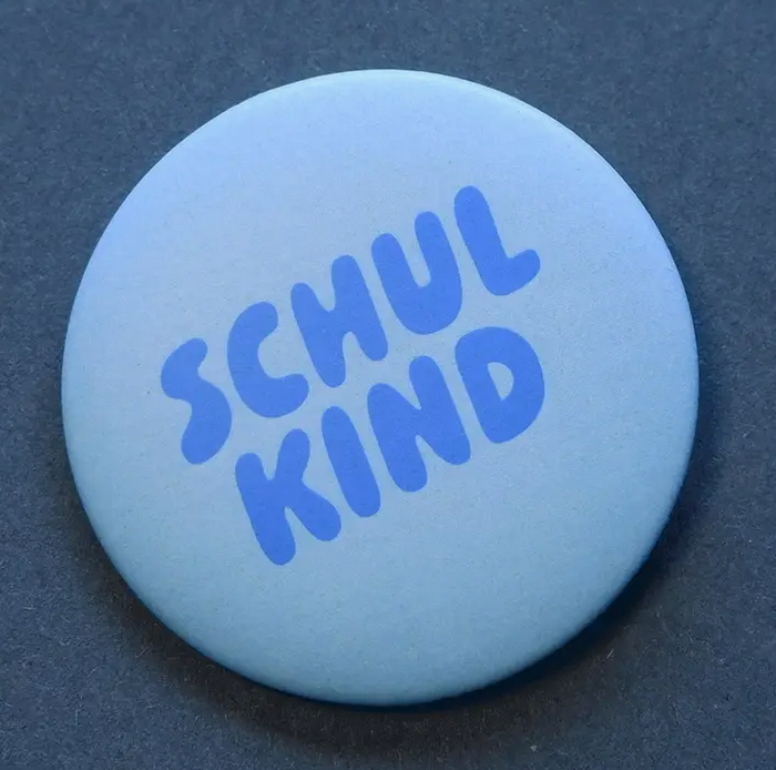 Button Schulkind Blau Tinyday