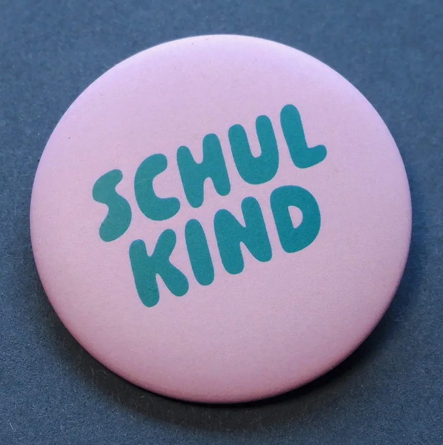 Button Schulkind Flieder Tinyday