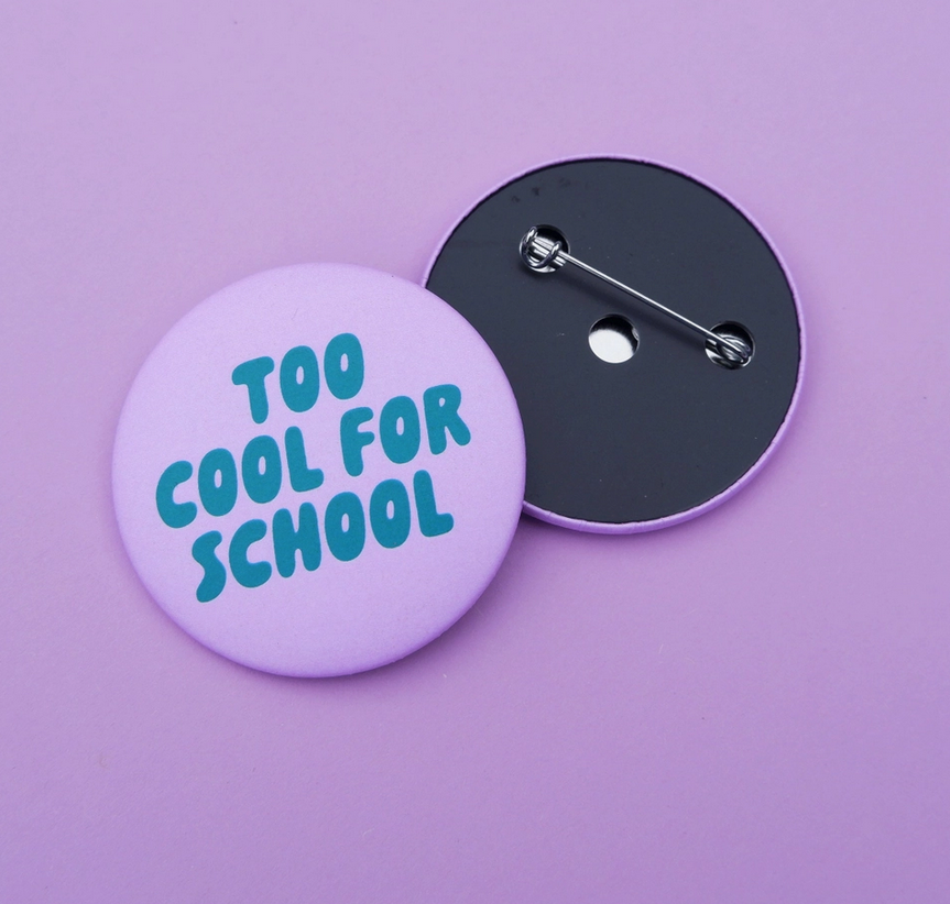 Button "Too cool for school" flieder-grün Tinyday