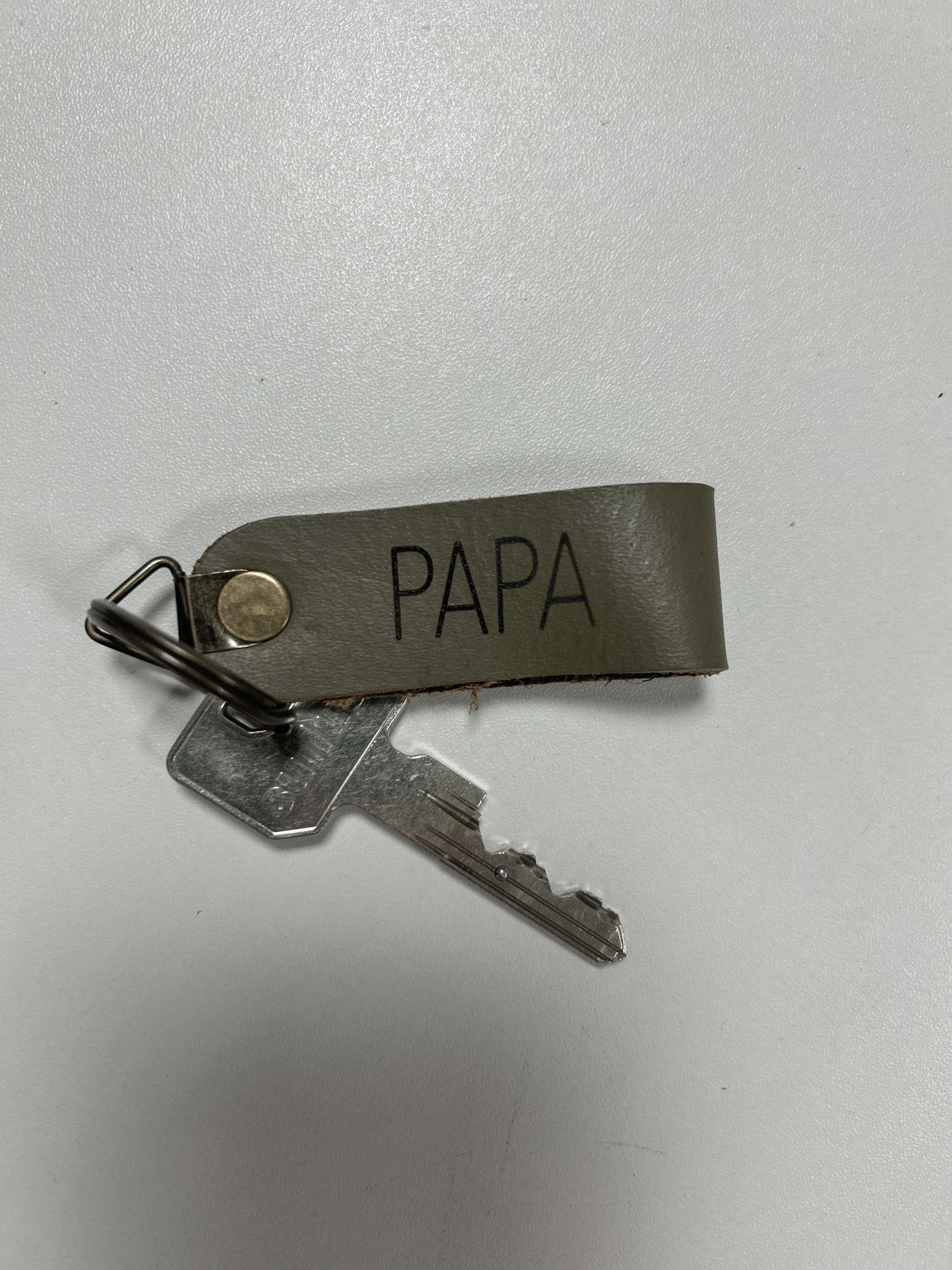 Schlüsselanhänger mit Lederriehmen, personalisierbar, Geburtstag, Jahrestag, Weihnachten