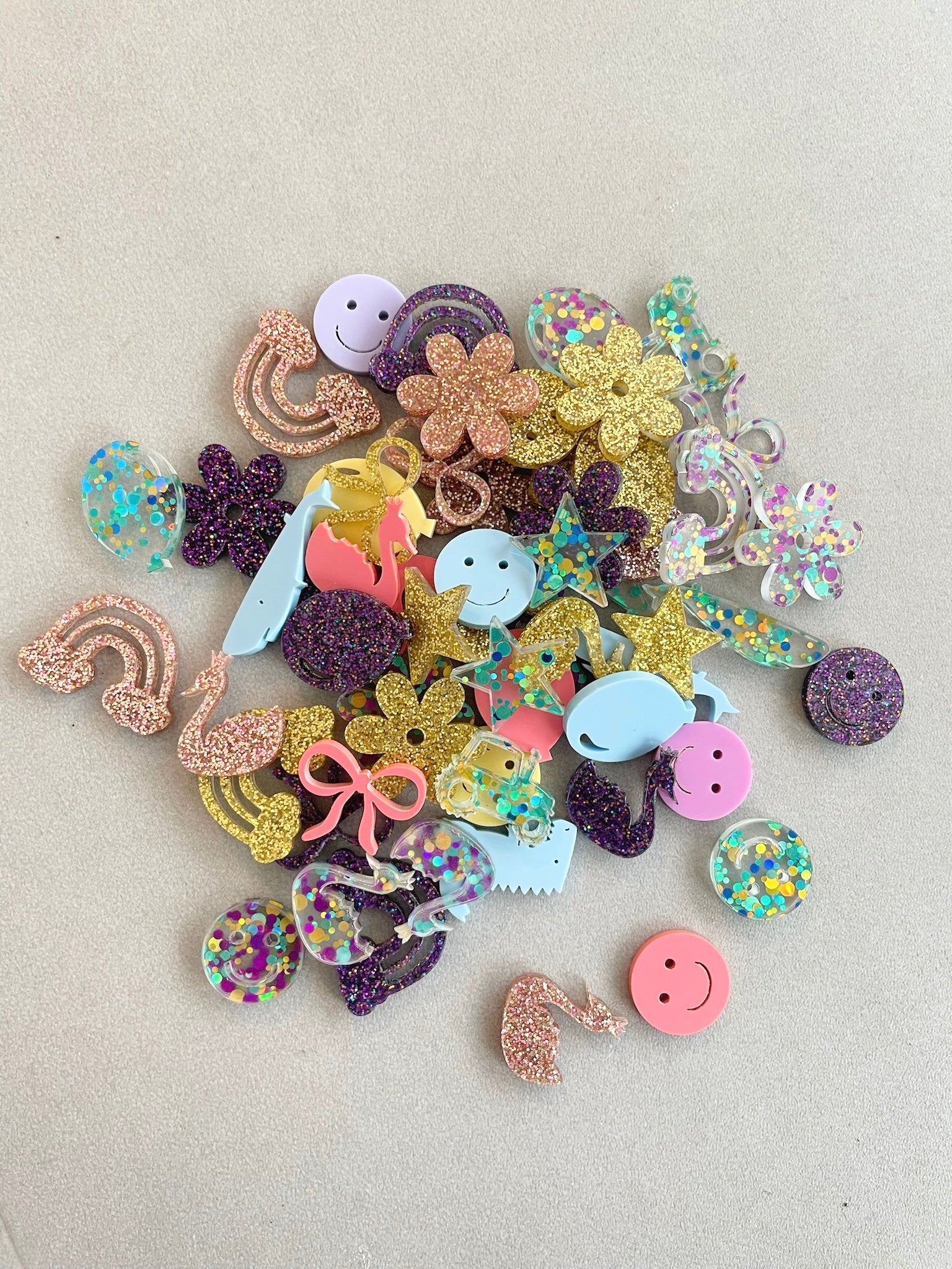 Konfetti Tischdeko Geburtstag Acryl Holz I wiederverwendbar und nachhaltig I Deko Idee Glitzer verschiedene Motive Bunt Streudeko Mottoparty