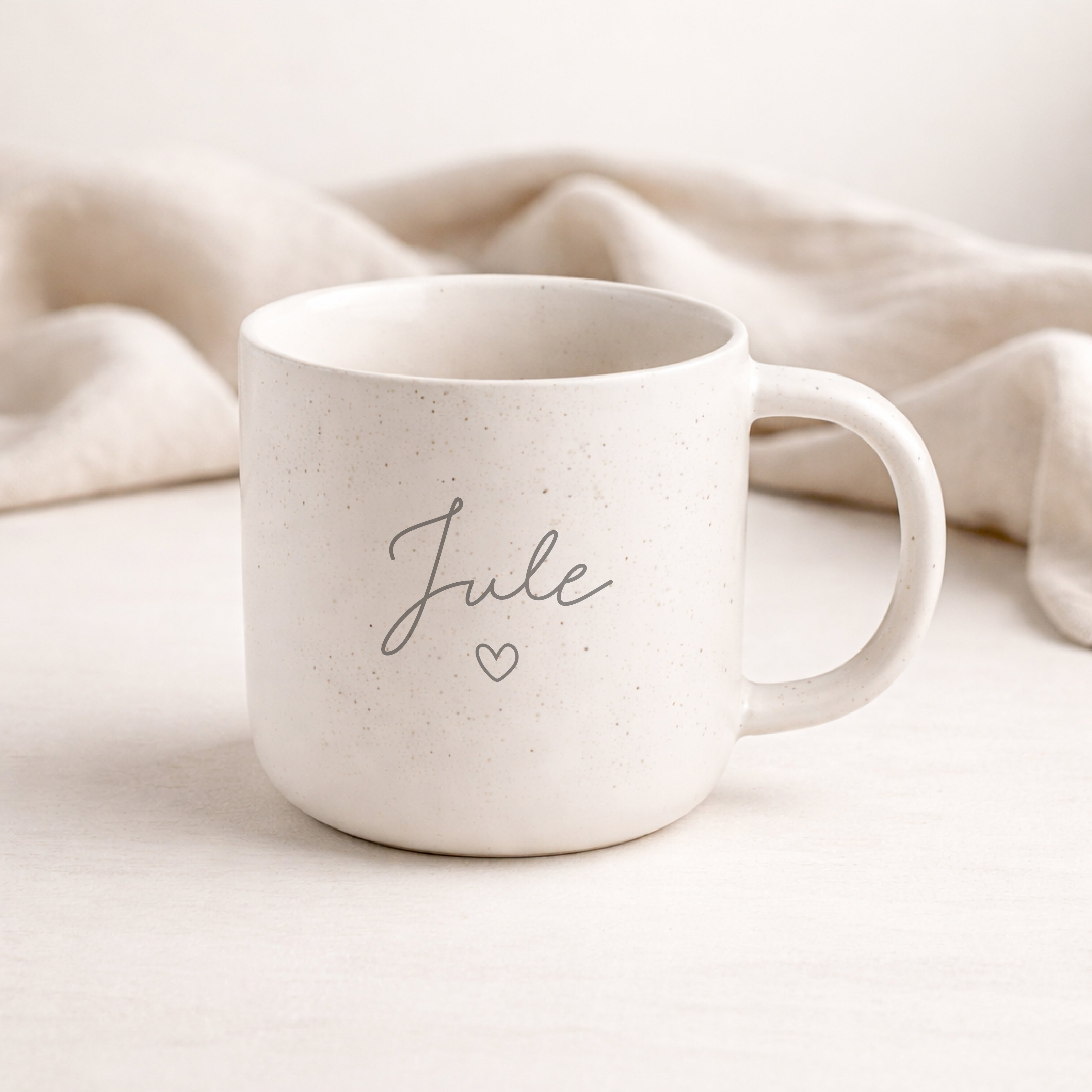 Individuell gravierter Becher mit Henkel