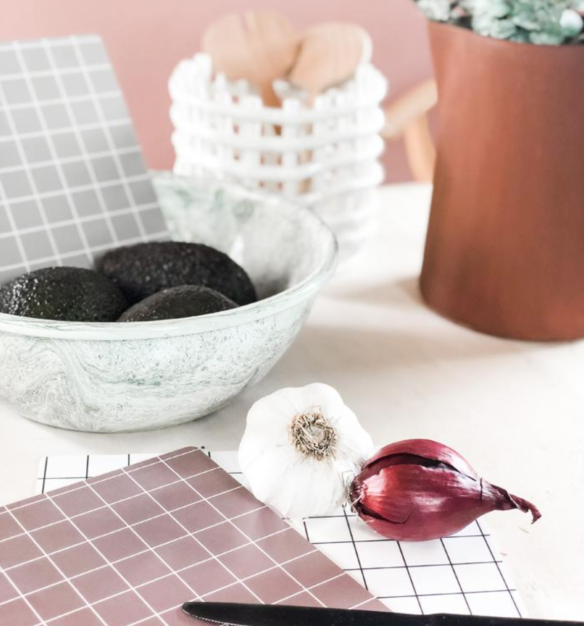 KLEINES SCHNEIDEBRETT DUSTY PINK GRID