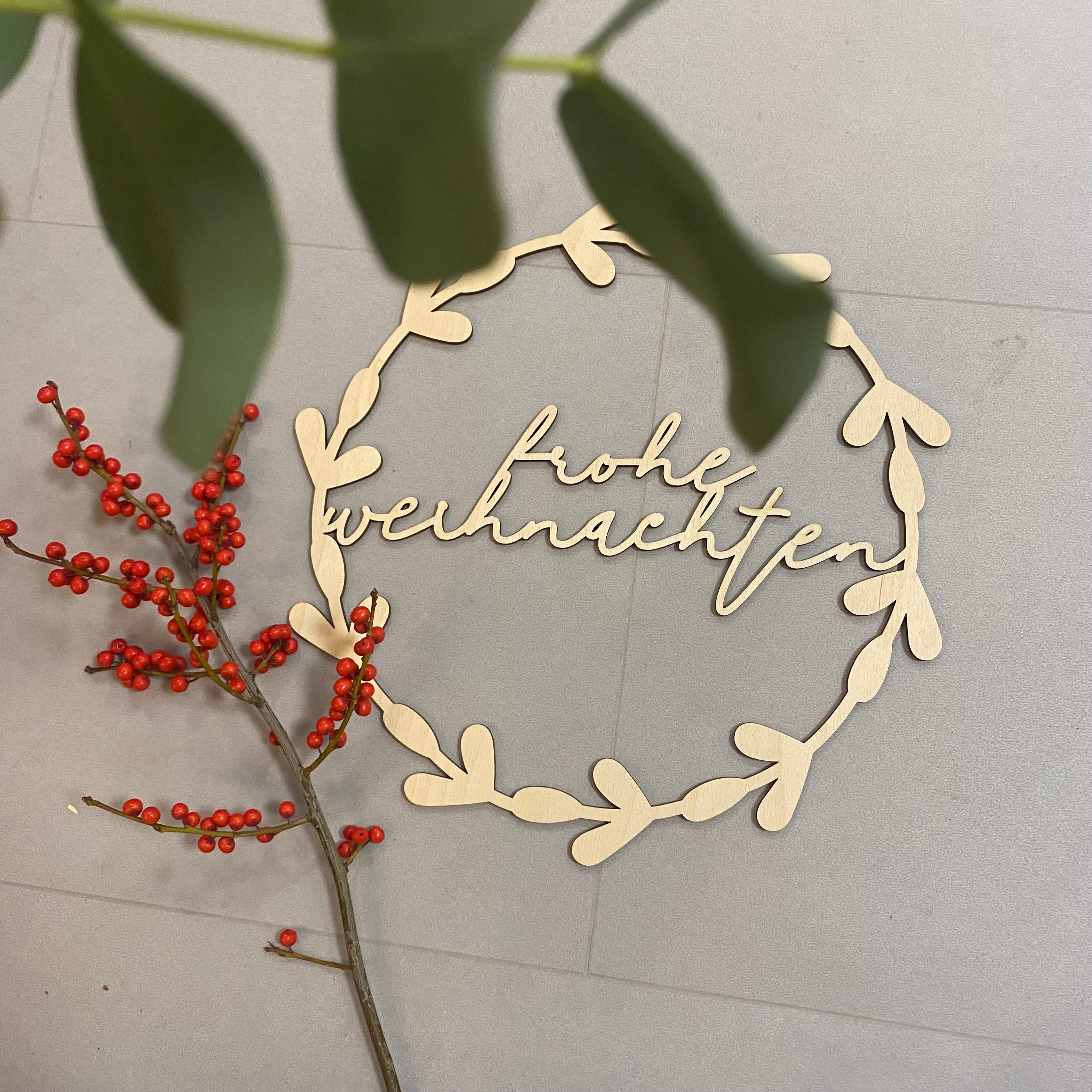 Holzkranz Blätter Frohe Weihnachten