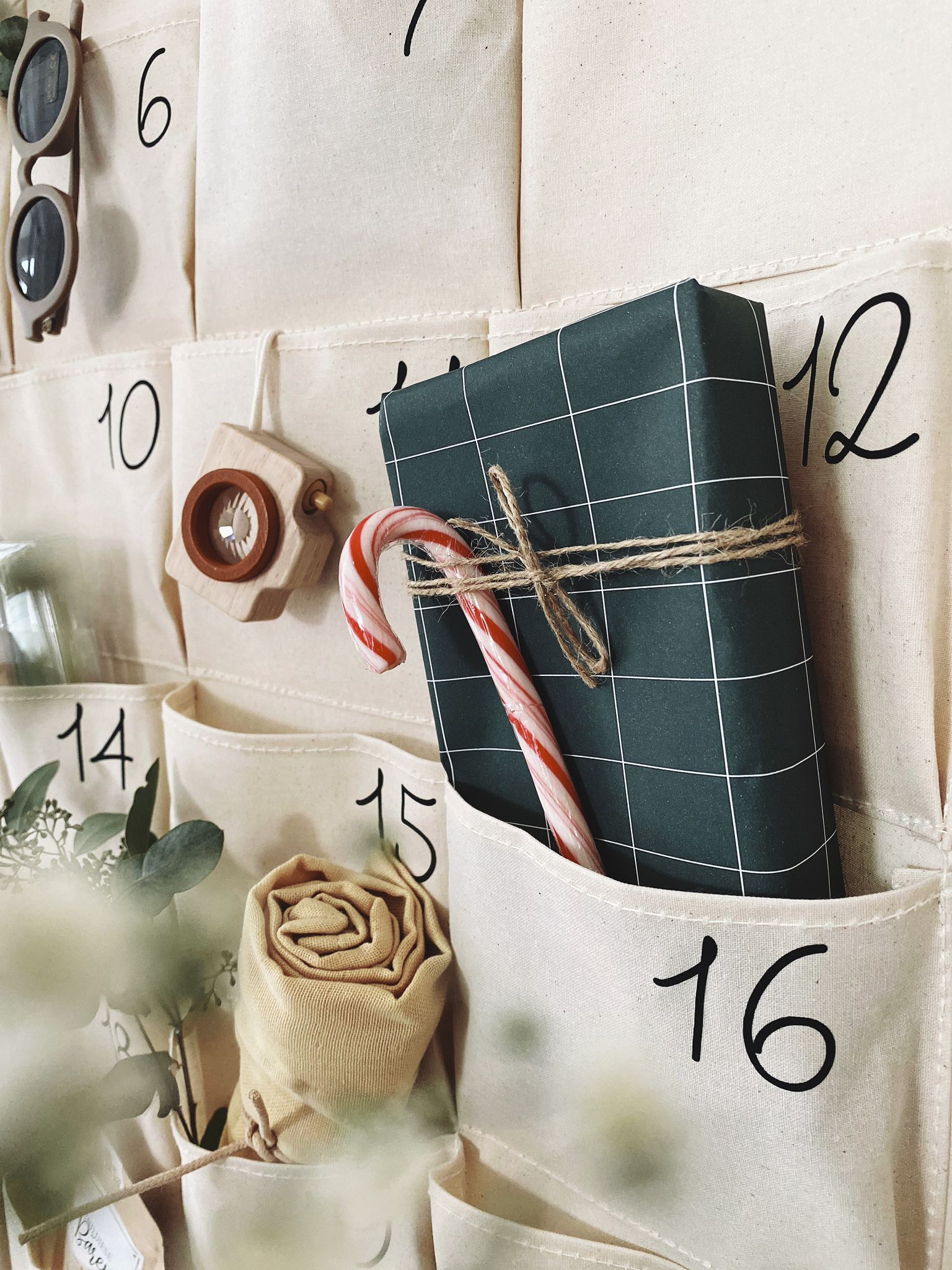 Personalisierter Adventskalender aus Stoff mit 24 Taschen zum Aufhängen