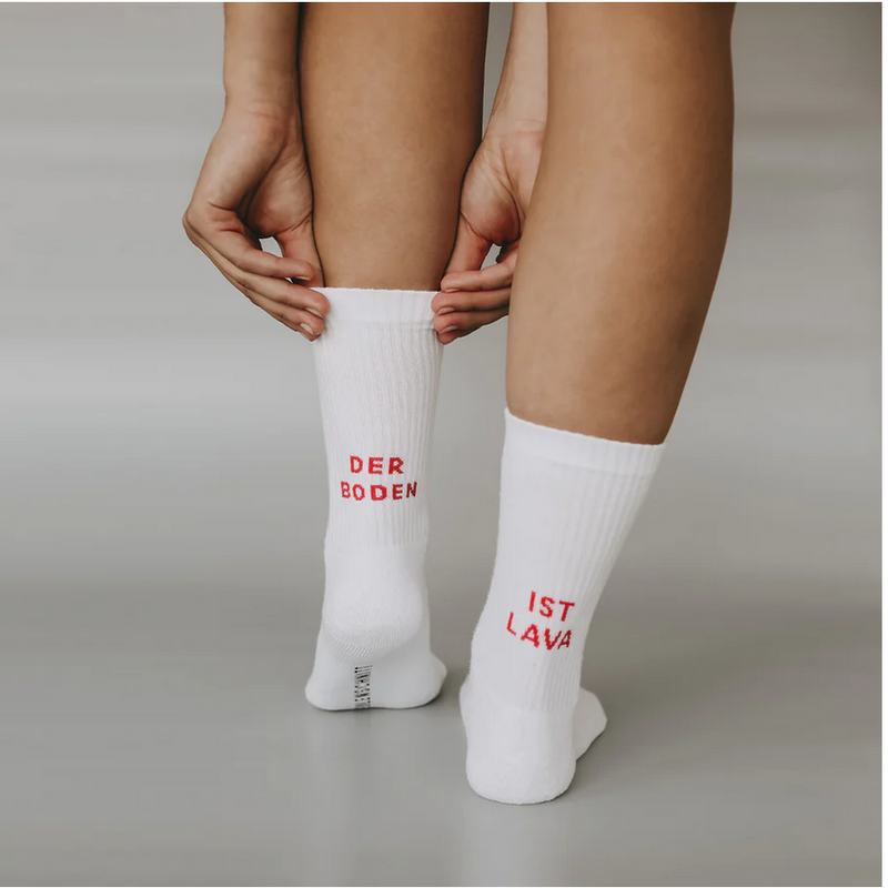 Socken Der Boden ist Lava Eulenschnitt