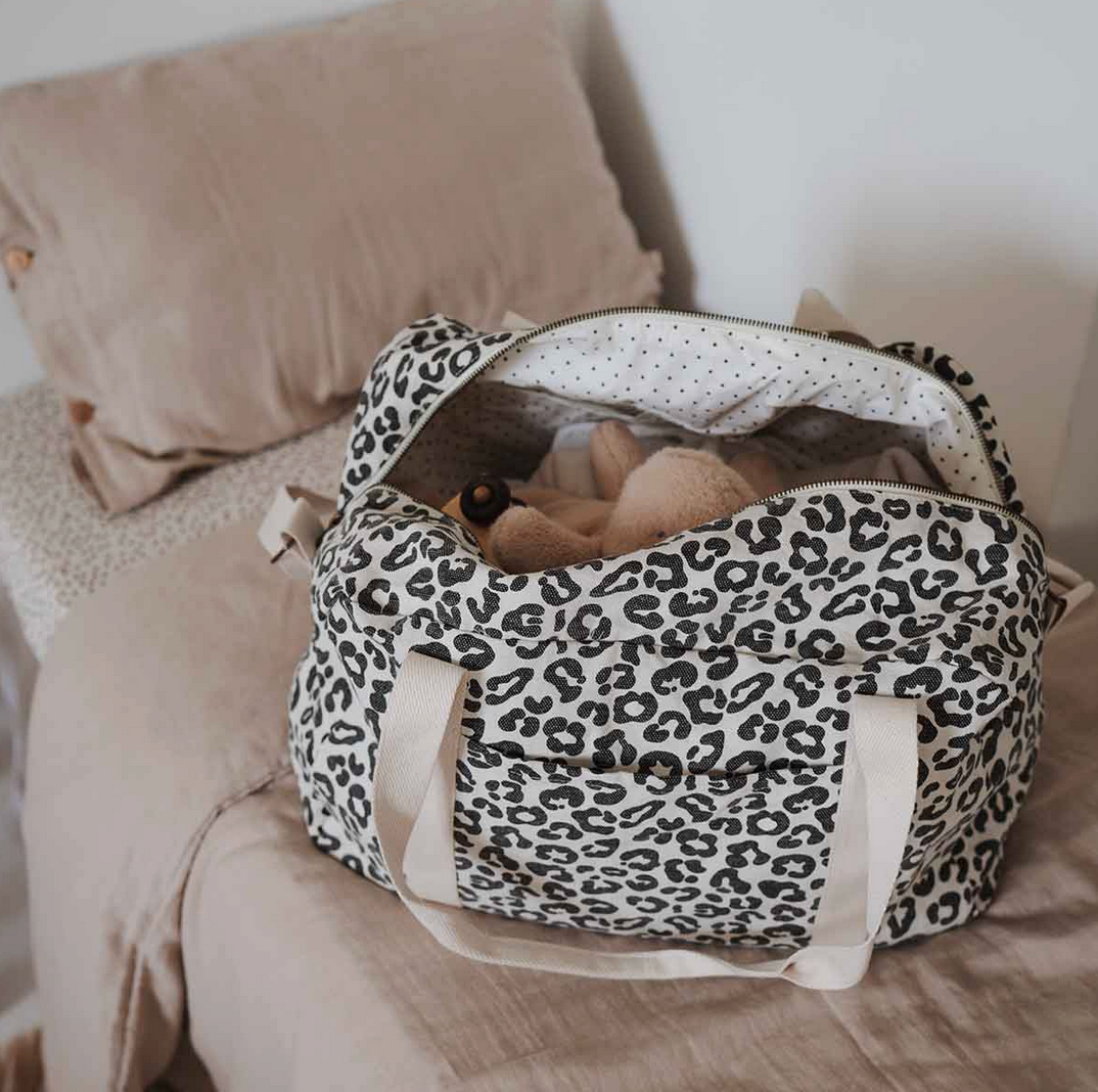Wickeltasche Grau Greige Leopard Rose in April
