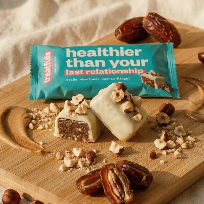 weiße Schoko crunchy Haselnuss Riegel bio+vegan+glutenfrei treatfuls