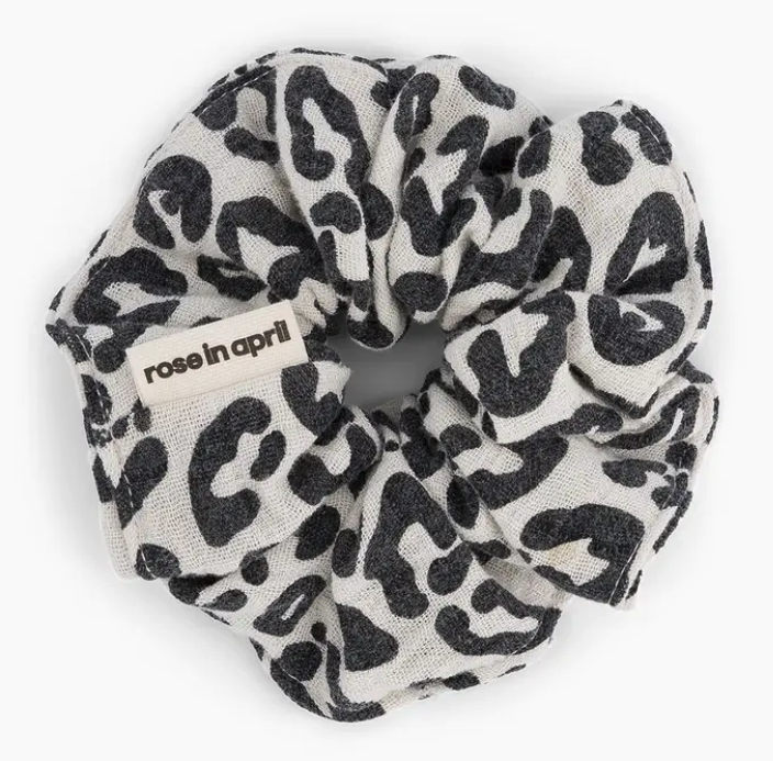 Scrunchie Grau Greige Leopard Rose in April