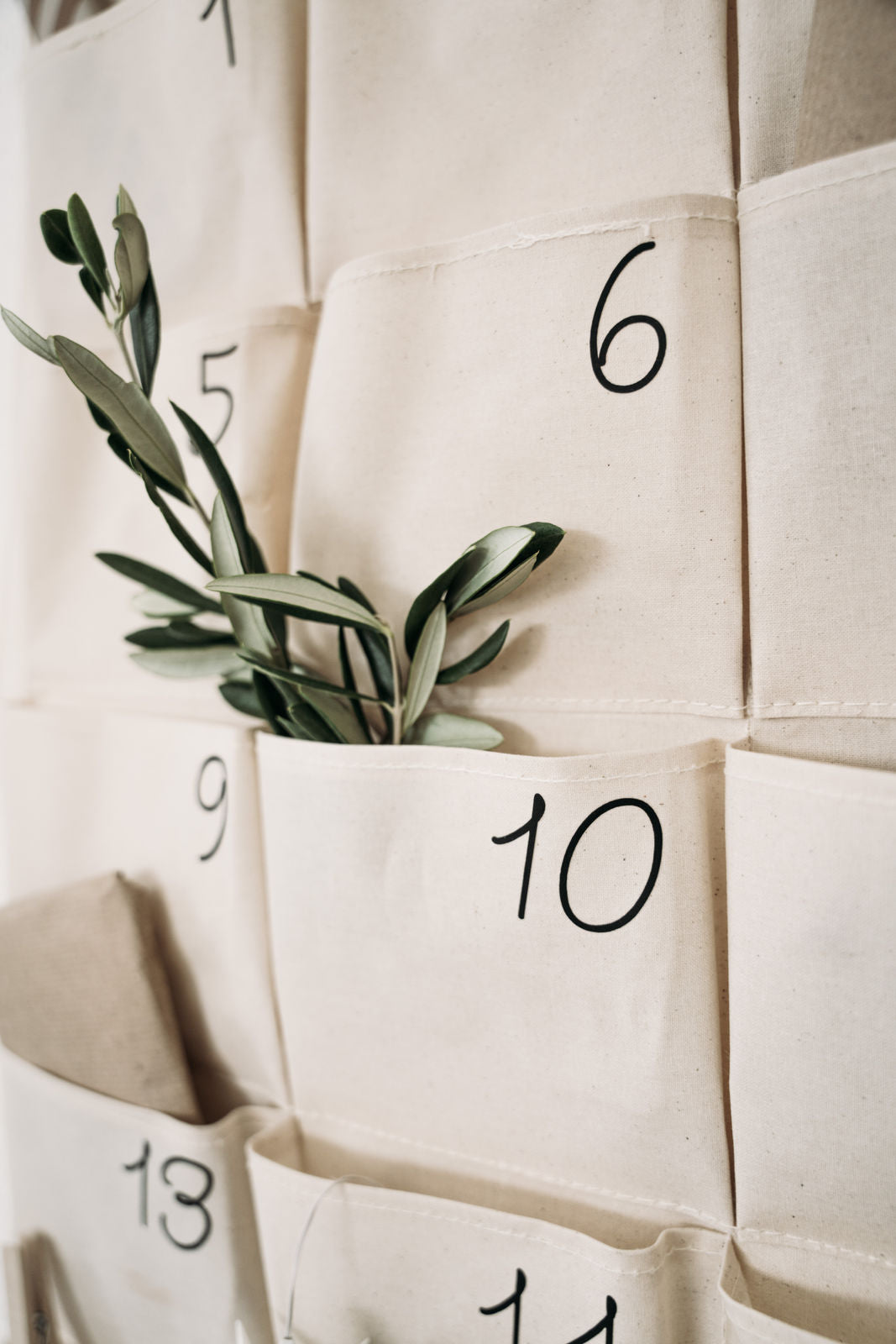 Personalisierter Adventskalender + Wimpelkette aus Stoff mit 24 Taschen zum Aufhängen