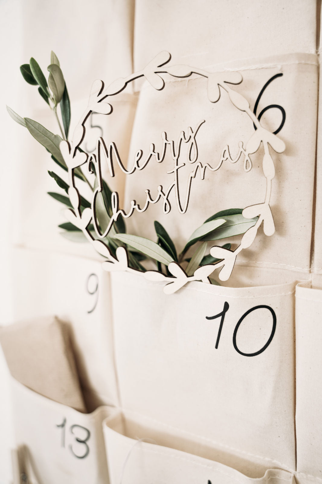 Personalisierter Adventskalender + Wimpelkette aus Stoff mit 24 Taschen zum Aufhängen