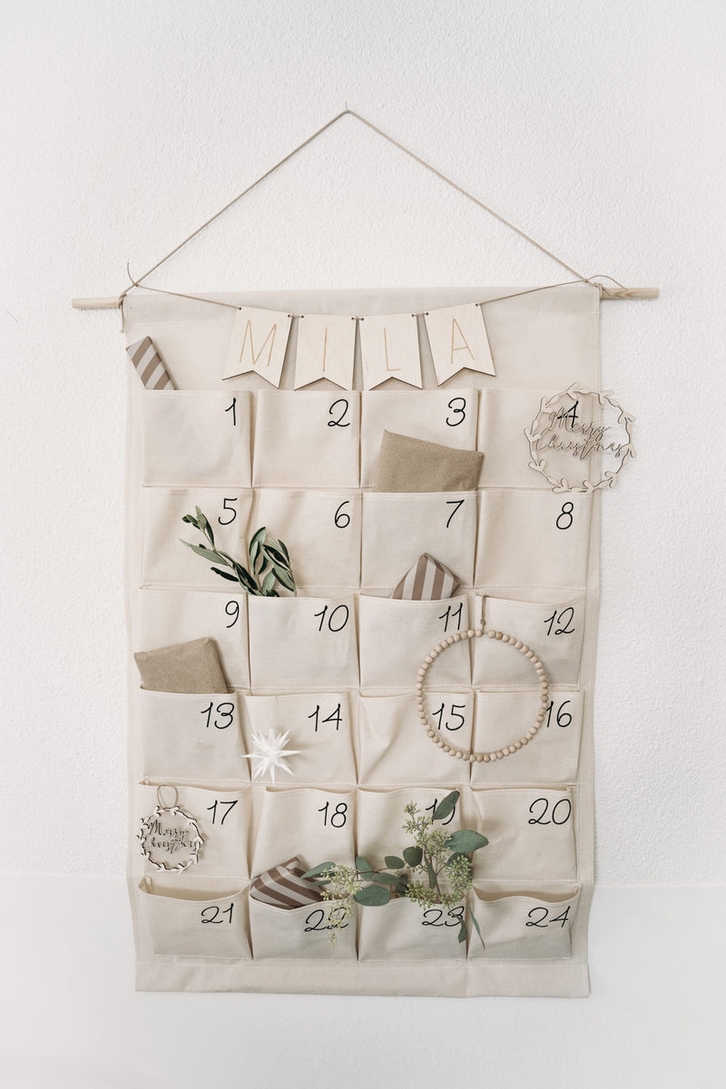 Personalisierter Adventskalender + Wimpelkette aus Stoff mit 24 Taschen zum Aufhängen